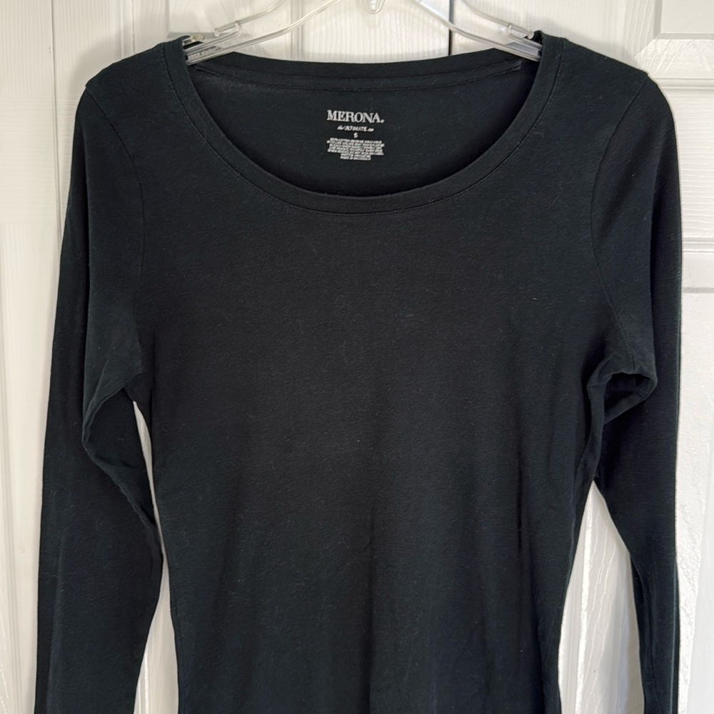 *Gently Worn* Merona The Ultimate Tee Women's Black Long Sleeve Tee - Size Small